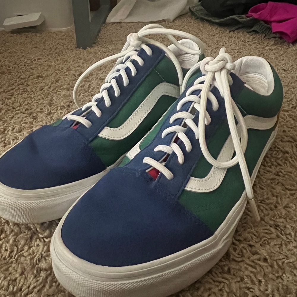 old skool vans with 2 pairs of laces